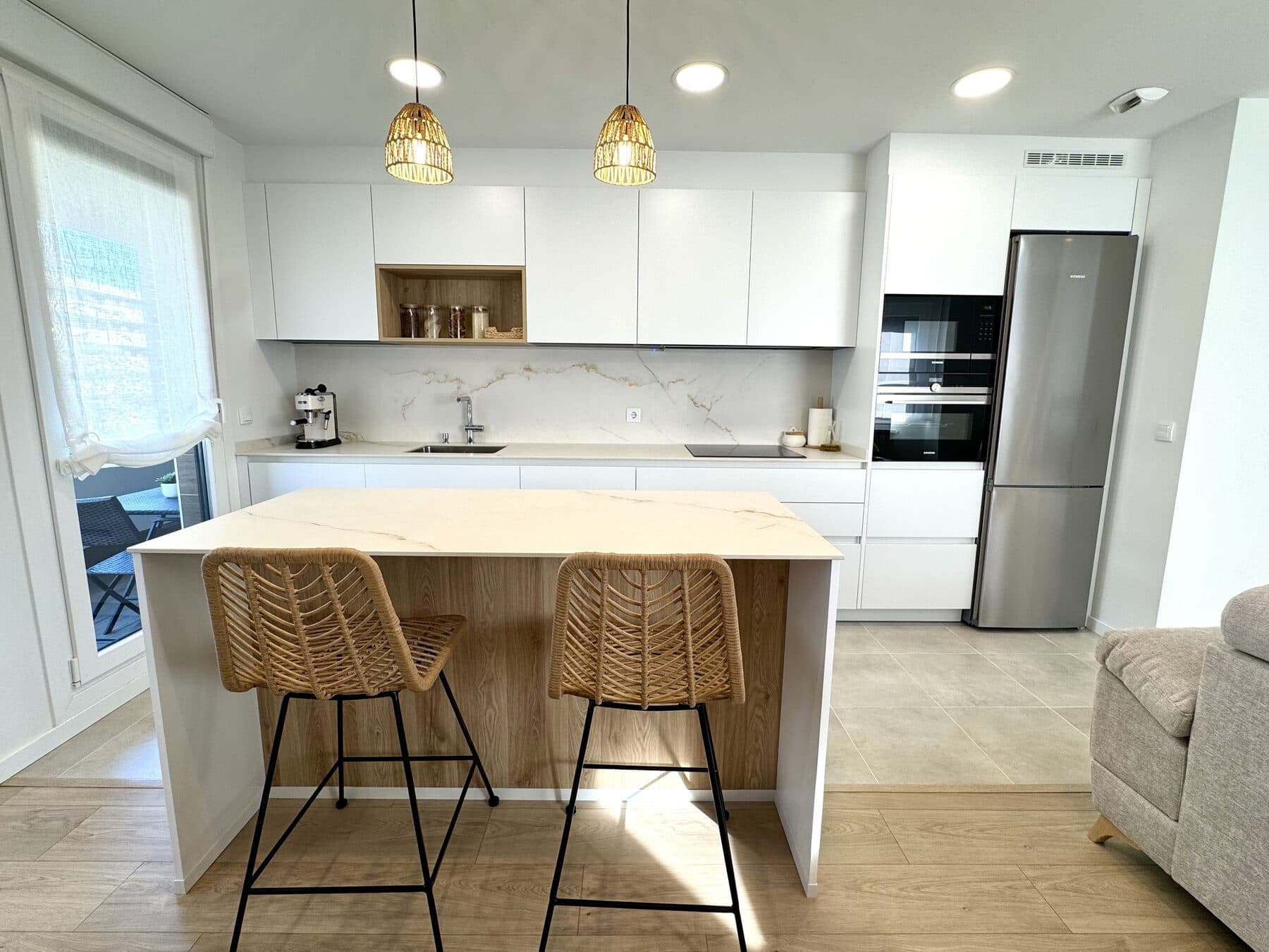 Cocina con Isla Central en Bizkaia · vista 3