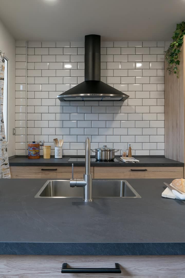 Cocina rústica en madera de roble natural · vista 3