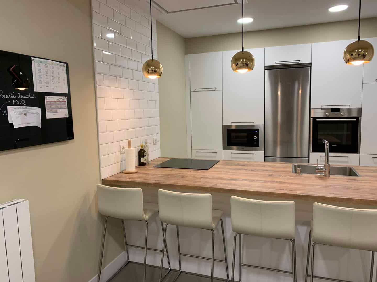 Cocina con zona de estar integrada · vista 3